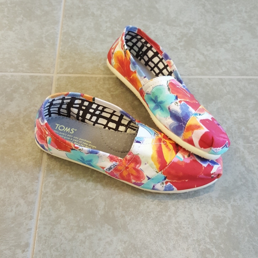 Toms floral slip-ons W6.5